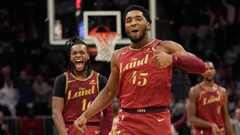 Mitchell scores 40 as Cavaliers beat Hawks 128-105, but don’t advance in NBA In-Season Tournament